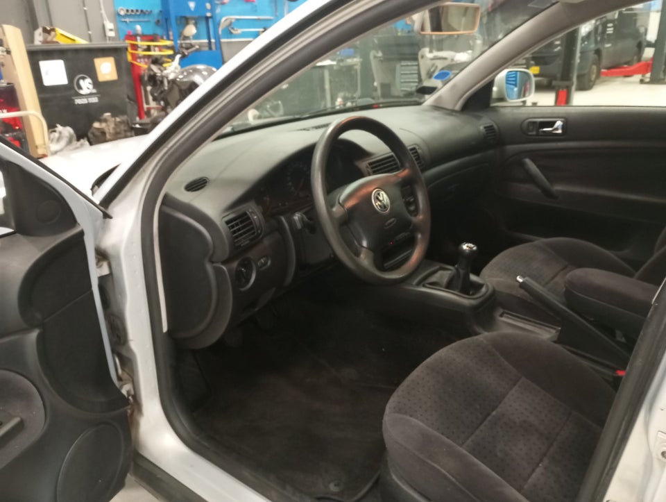 VW Passat 1,6 Variant 5d