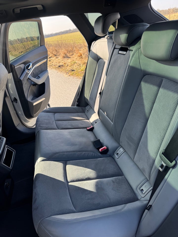 Audi e-tron 55 S-line quattro 5d