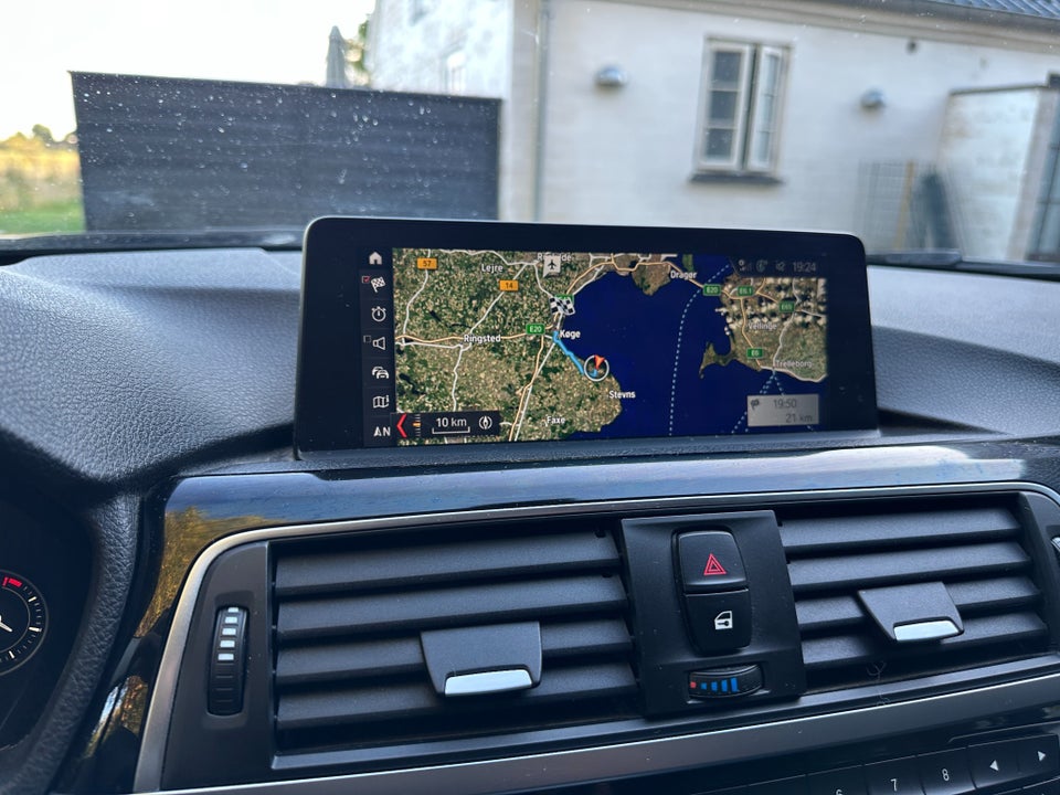 BMW 320i 2,0 Touring Executive aut. 5d