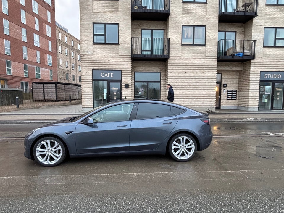 Tesla Model 3 Long Range AWD 4d
