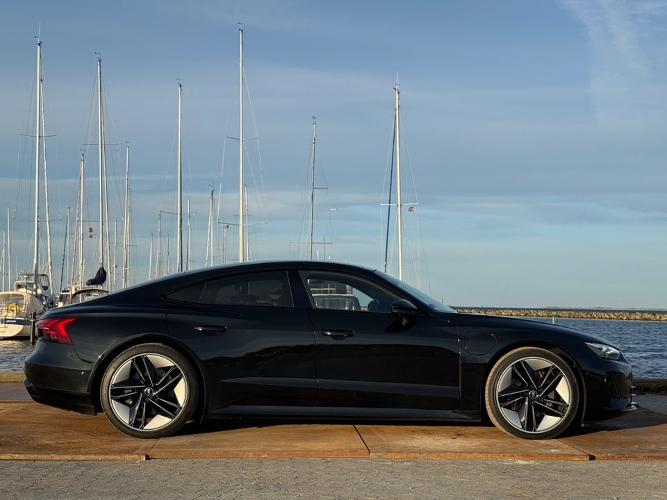 Audi e-tron GT quattro 4d