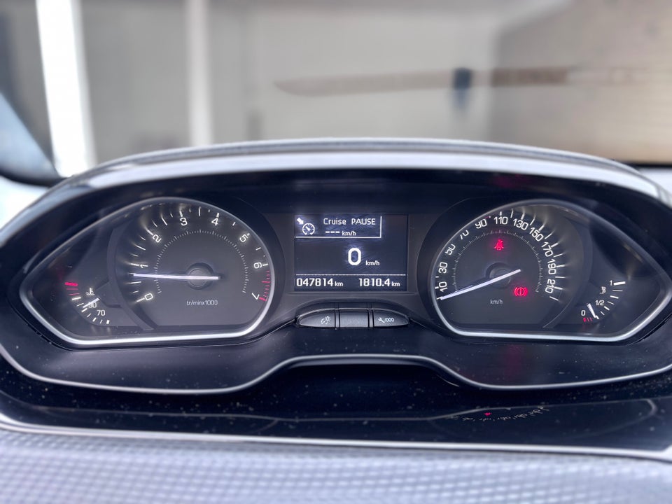 Peugeot 208 1,2 PureTech 82 Selection Sky 5d