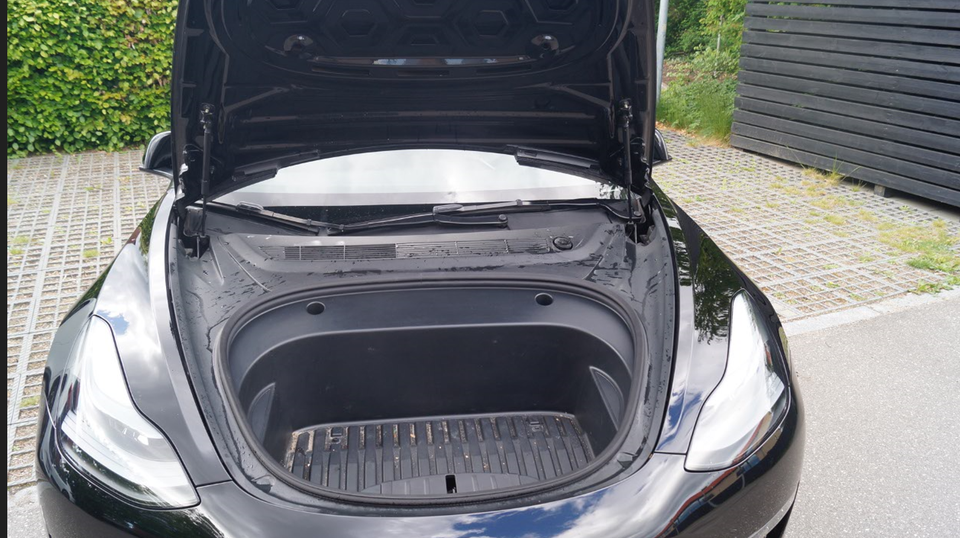 Tesla Model 3 Long Range RWD 4d