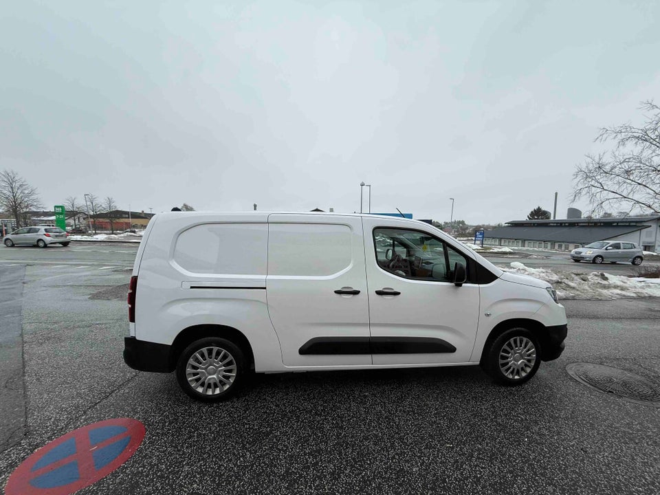 Toyota ProAce City 1,5 D 102 Medium Comfort 4d