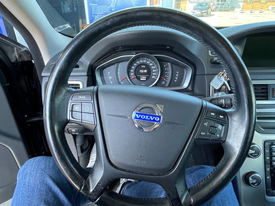 Volvo V70 2,0 T5 240 Momentum aut. 5d