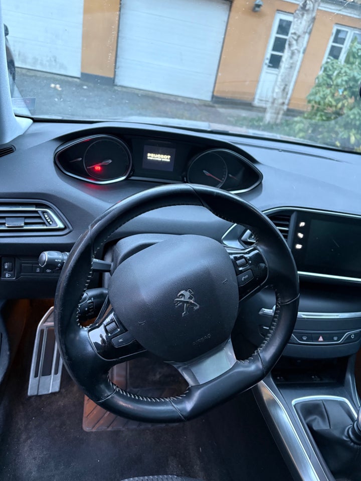 Peugeot 308 1,5 BlueHDi 130 Allure+ Sky SW 5d