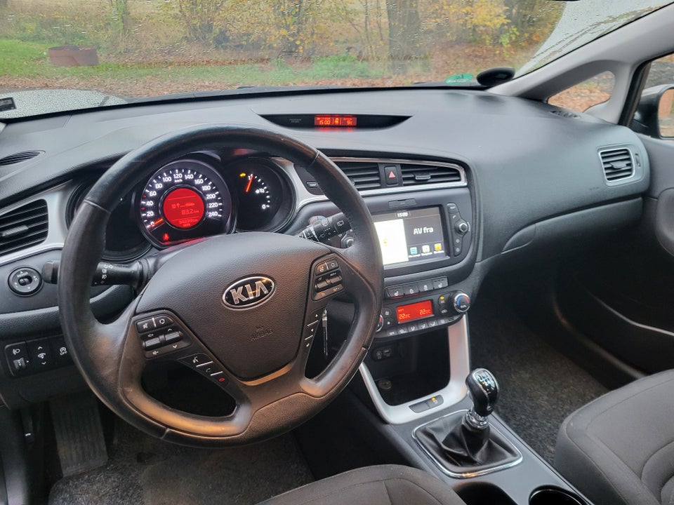 Kia Ceed 1,6 CRDi 136 Attraction SW 5d