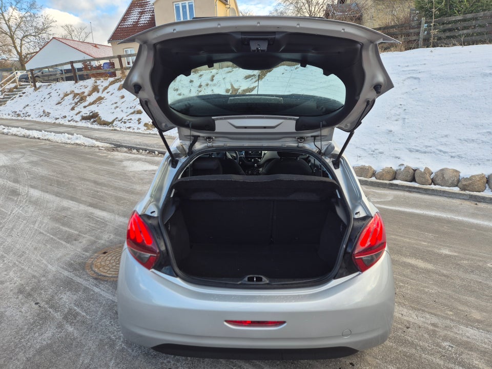 Peugeot 208 1,6 BlueHDi 100 Allure 5d