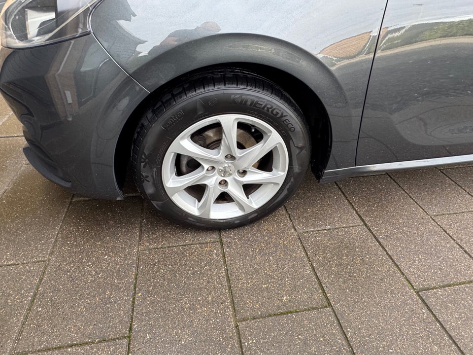 Peugeot 208 1,2 VTi 82 Allure 5d