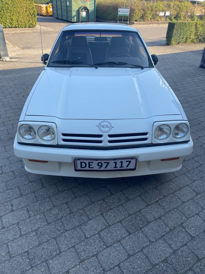 Opel Manta 2,0 GSi 3d