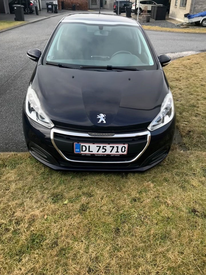 Peugeot 208 1,2 VTi 82 Envy Sky 5d