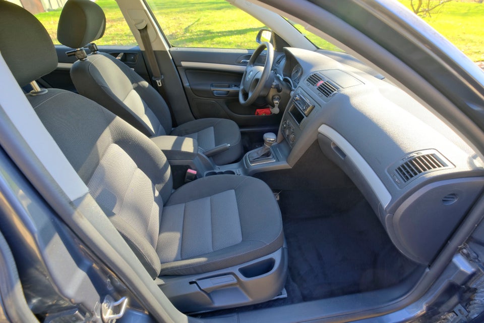 Skoda Octavia 1,6 FSi Ambiente aut. 5d