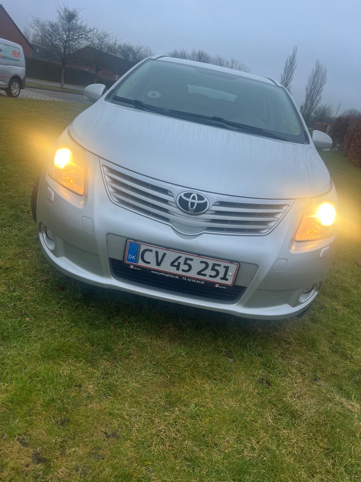 Toyota Avensis 1,6 VVT-i T1 stc. 5d