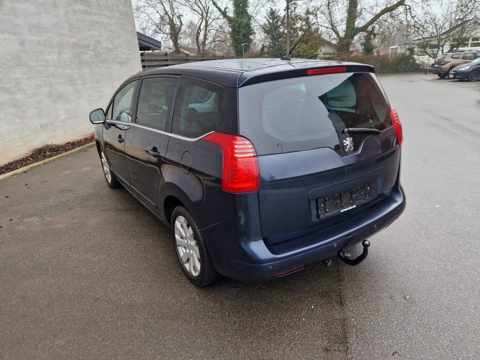 Peugeot 5008 1,6 HDi 112 Premium ESG 5d