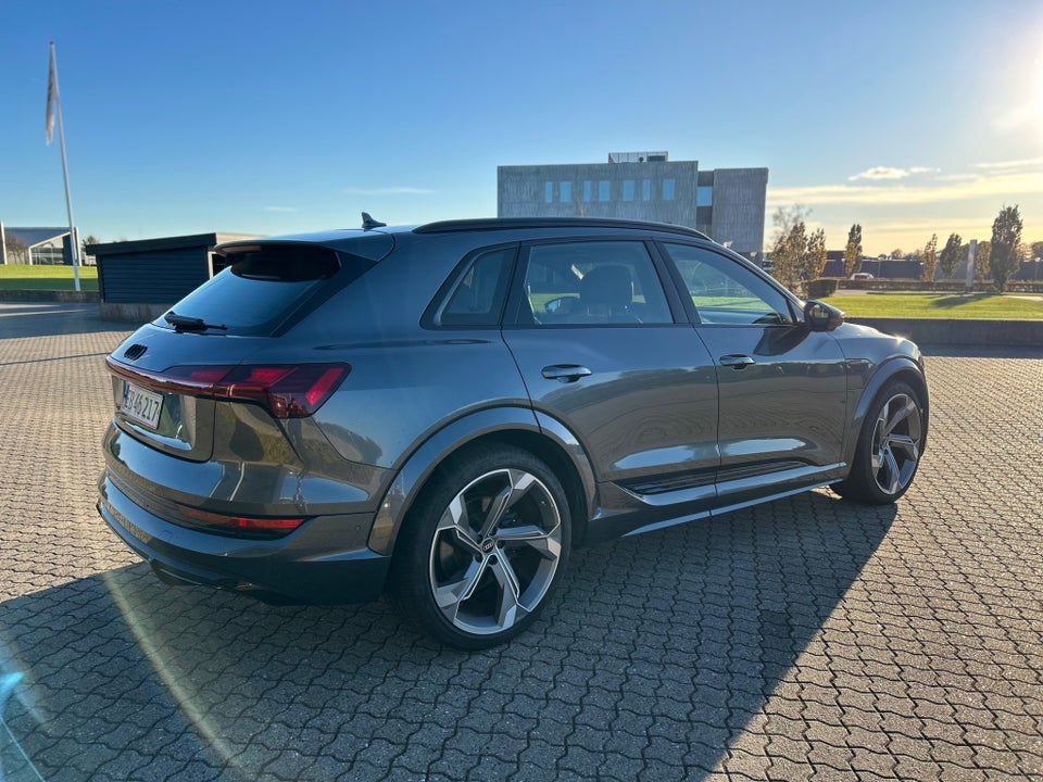 Audi e-tron S quattro 5d