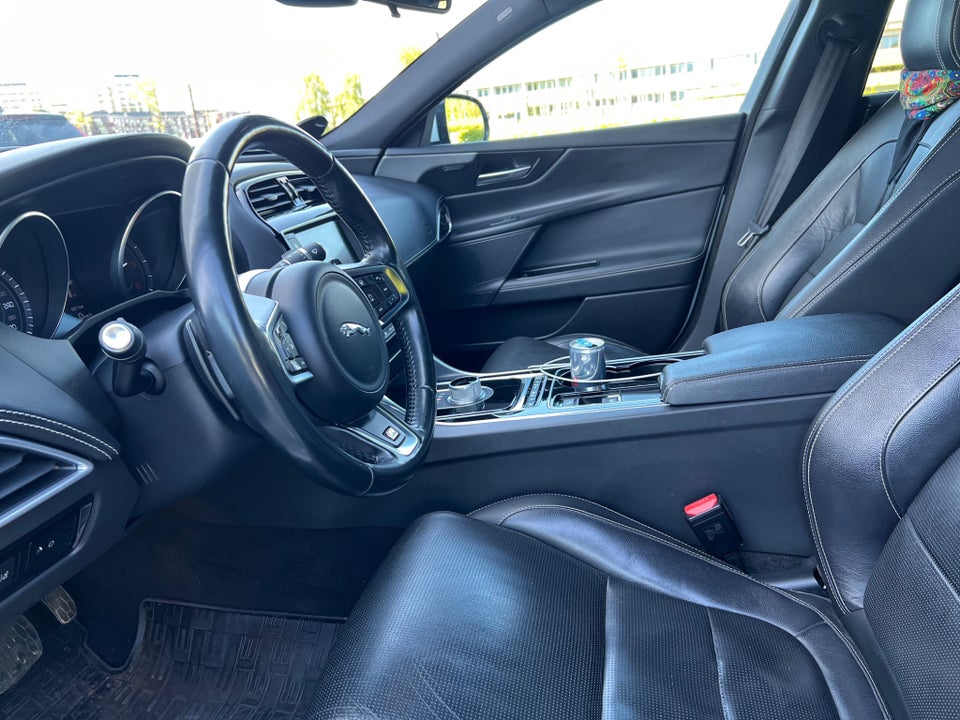 Jaguar XE 2,0 D180 R-Sport aut. 4d