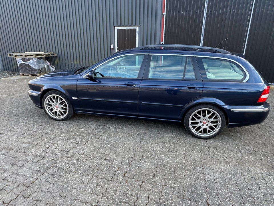Jaguar X-type 2,5 Classic 4d