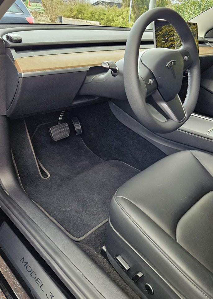 Tesla Model 3 Standard Range+ RWD 4d