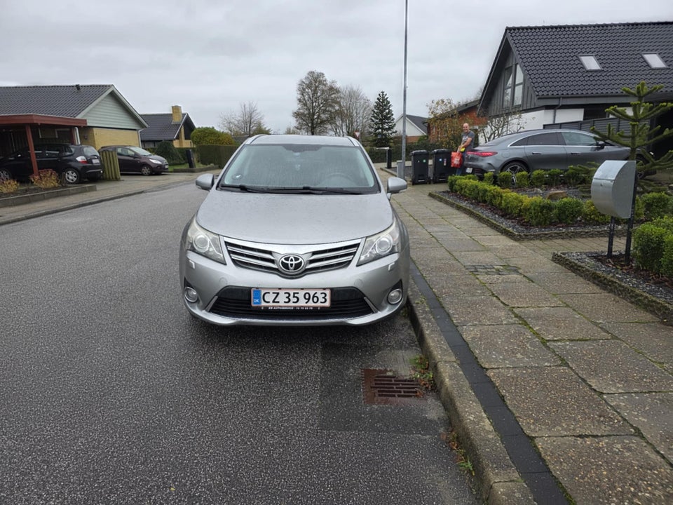 Toyota Avensis 2,0 D-4D T3 stc. 5d