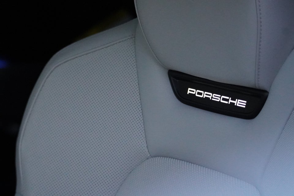 Porsche Macan Turbo 5d