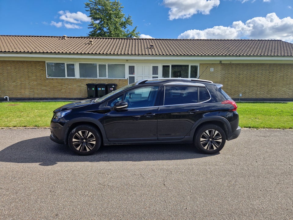 Peugeot 2008 1,6 BlueHDi 100 Selection Sky 5d