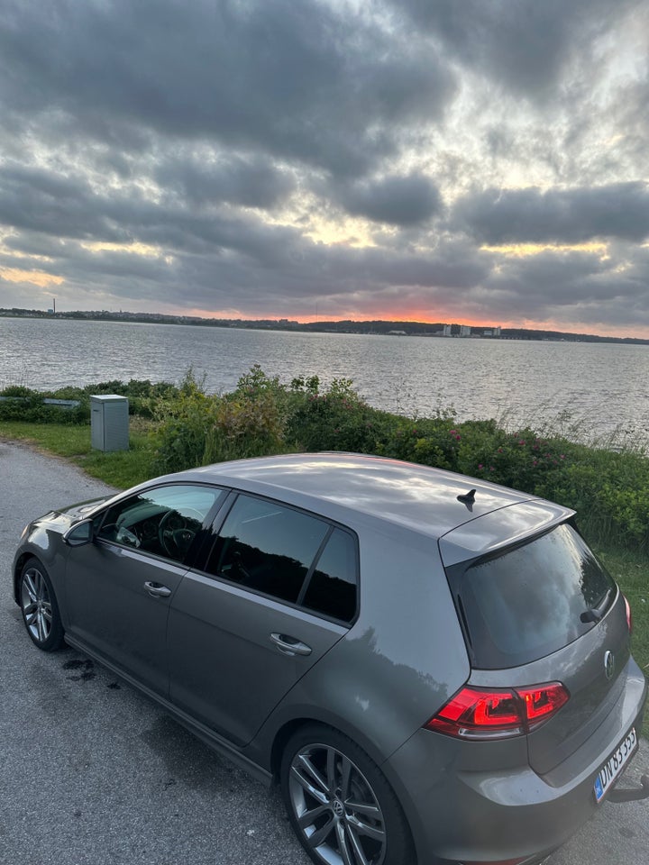 VW Golf VII 2,0 TDi 150 R-line BMT 5d