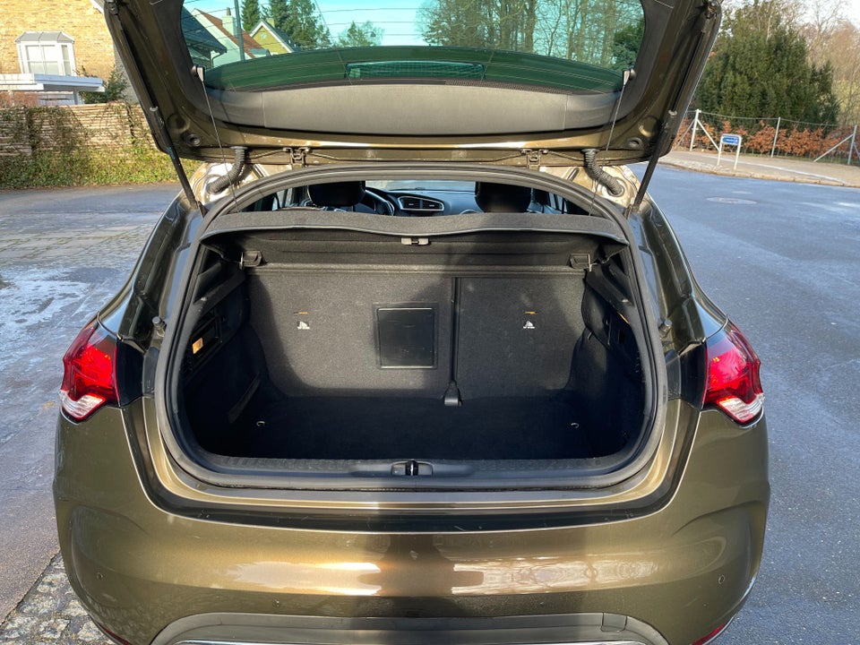 Citroën DS4 1,6 e-HDi 110 E6G 5d