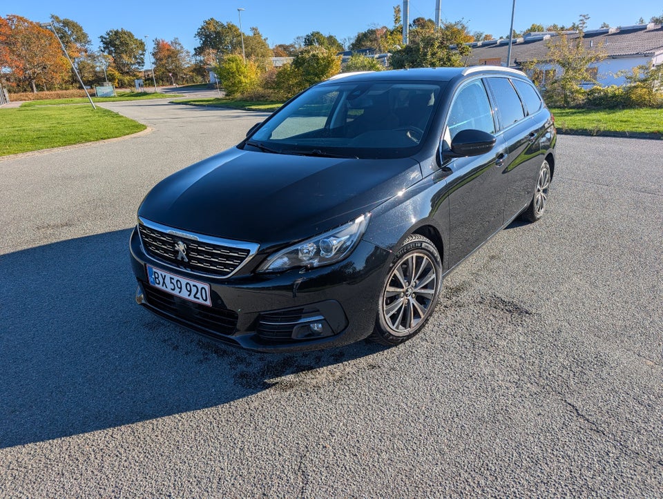 Peugeot 308 1,2 e-THP 130 Selection Sky SW 5d