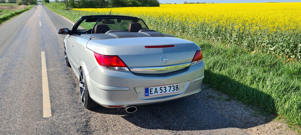 Opel Astra 1,8 16V Cosmo TwinTop aut. 2d