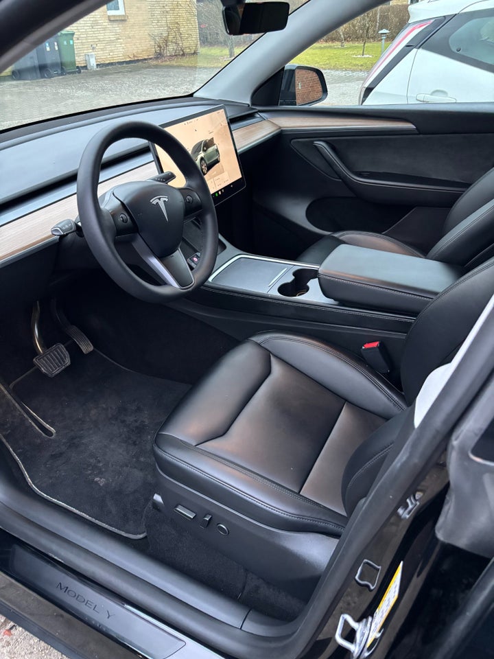 Tesla Model Y Long Range AWD 7prs 5d