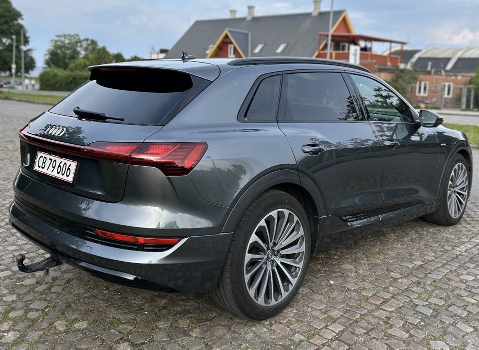 Audi e-tron 55 S-line quattro 5d