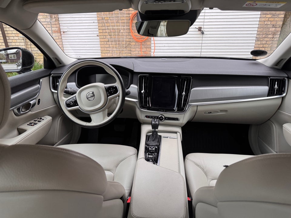 Volvo S90 2,0 T4 190 Momentum+ aut. 4d