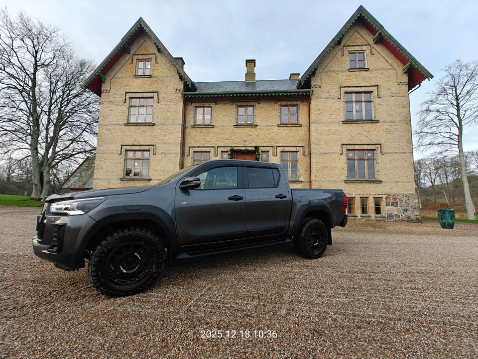 Toyota HiLux 2,8 D T4 Invincible Db.Kab aut. 4d
