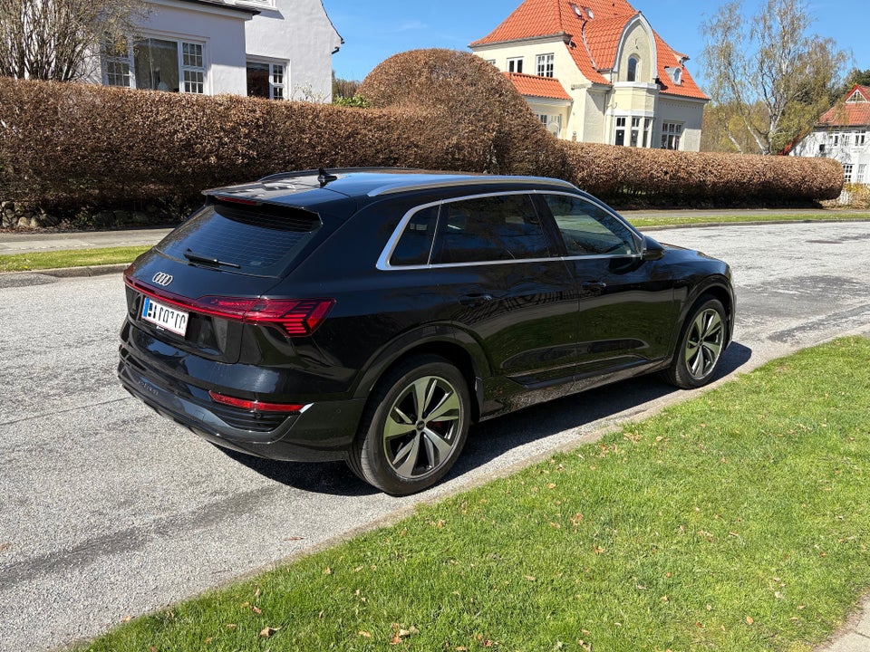Audi Q8 e-tron 55 Advanced quattro 5d