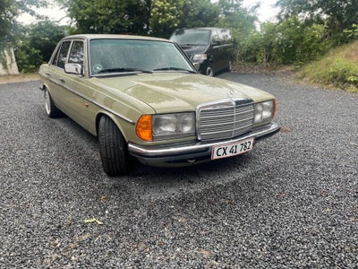 Mercedes 230 E 2,3  4d