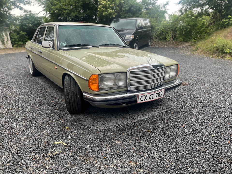 Mercedes 230 E 2,3 4d