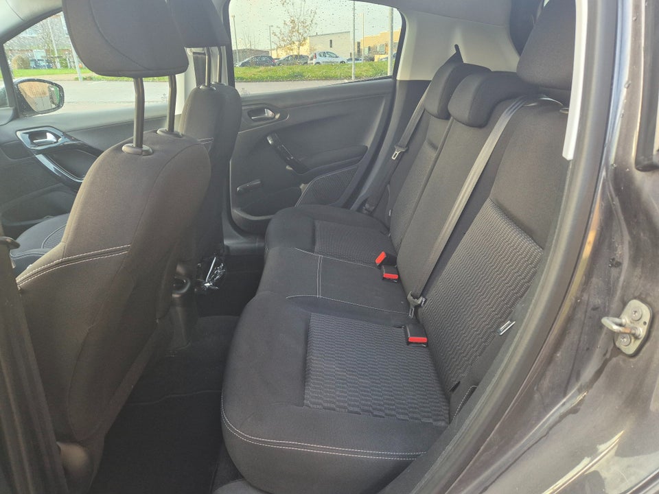 Peugeot 208 1,2 PureTech 82 Envy 5d