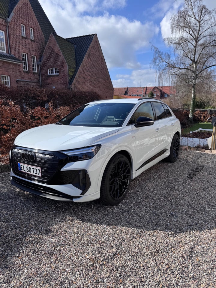 Audi Q4 e-tron 45 S-line 5d