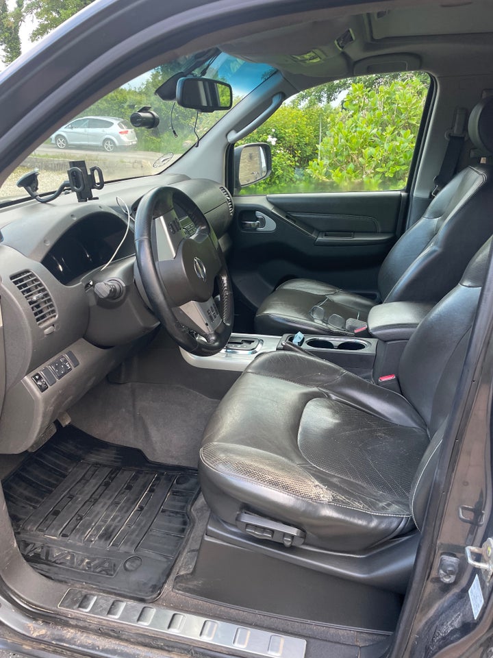 Nissan Navara 3,0 dCi 231 Db.Kab LE aut. 4d