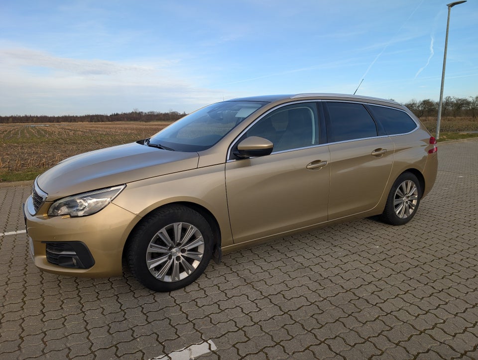 Peugeot 308 1,6 BlueHDi 120 Selection Sky SW 5d