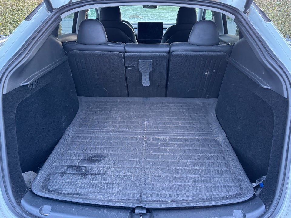 Tesla Model Y Long Range AWD 5d