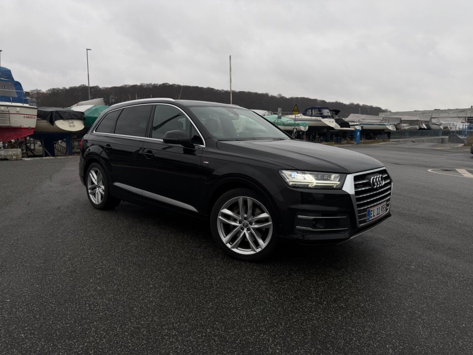 Audi Q7 3,0 TDi 272 S-line quattro Tiptr. 7prs 5d