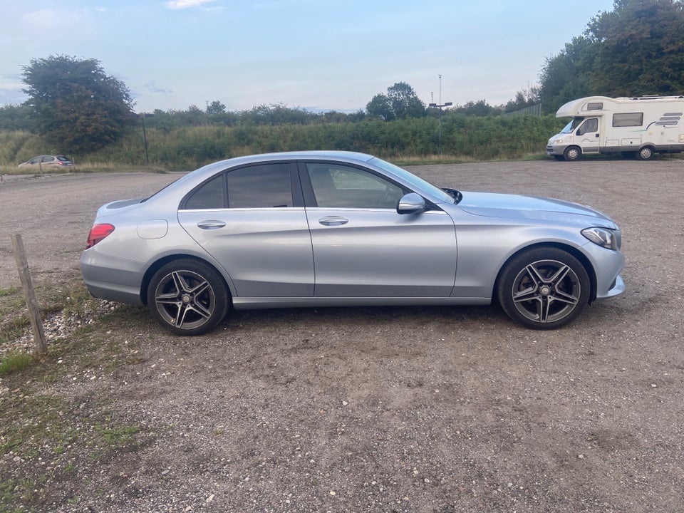 Mercedes C200 2,0  4d