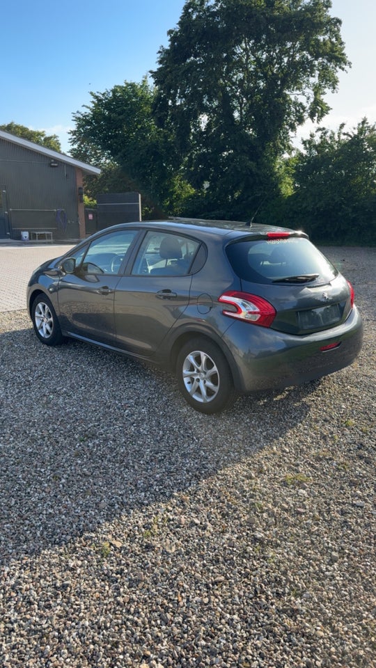 Peugeot 208 1,2 VTi Access 5d