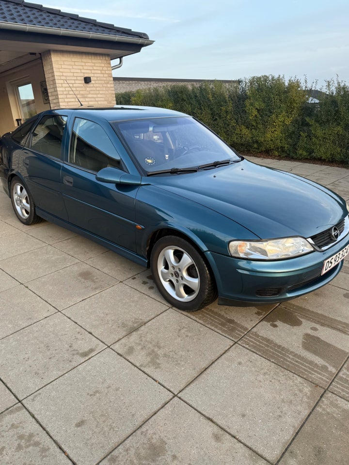 Opel Vectra 2,2 16V Sport aut. 4d