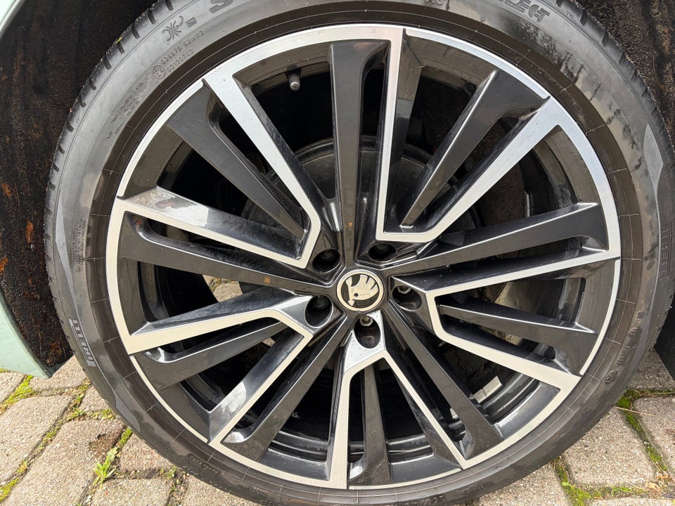 Skoda Enyaq 80x iV Founders Edition 5d