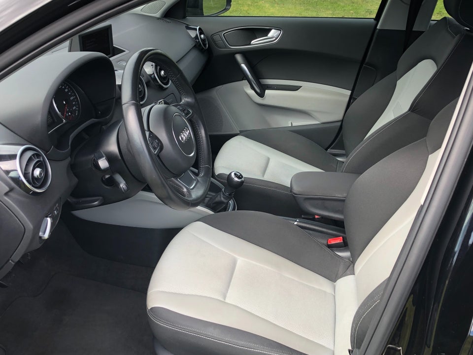 Audi A1 1,4 TFSi 122 Attraction Sportback 5d