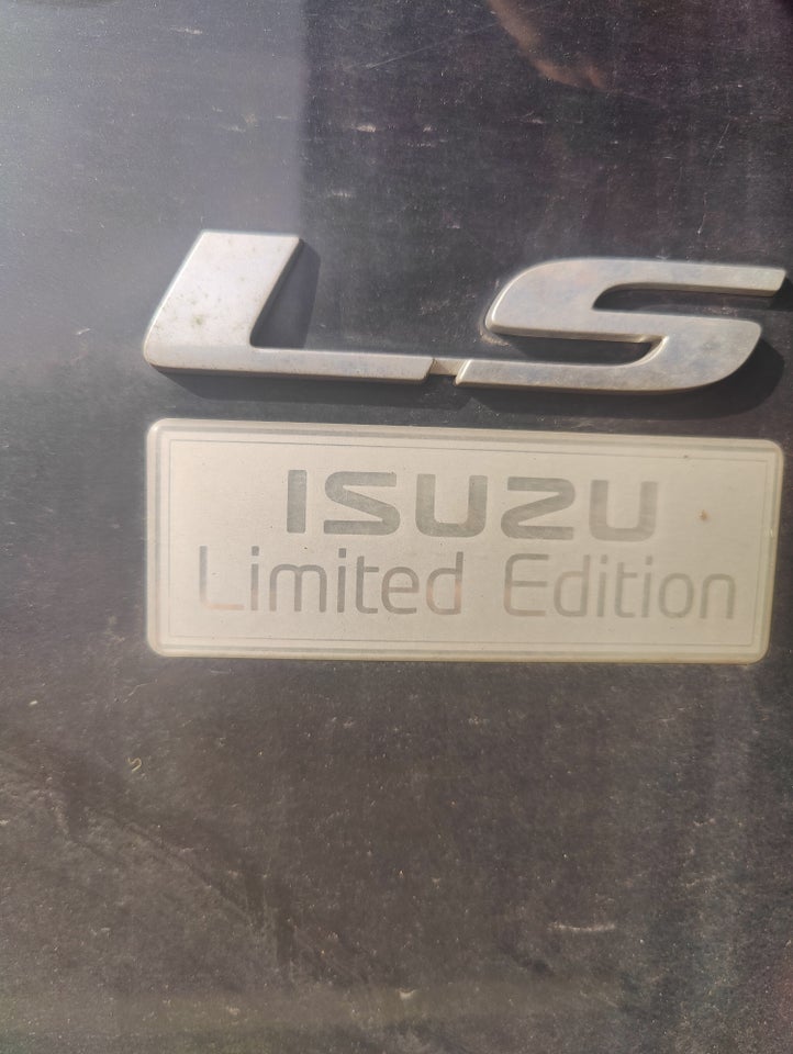 Isuzu D-Max 1,9 TD 163 Crew Cab Black Edition 4d