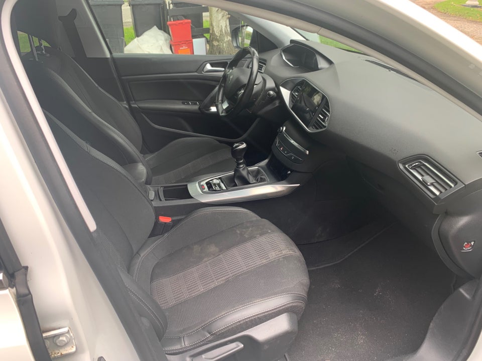 Peugeot 308 1,5 BlueHDi 130 Special Pack 5d
