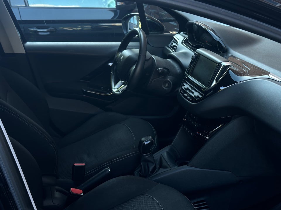 Peugeot 208 1,2 VTi 82 Envy 5d